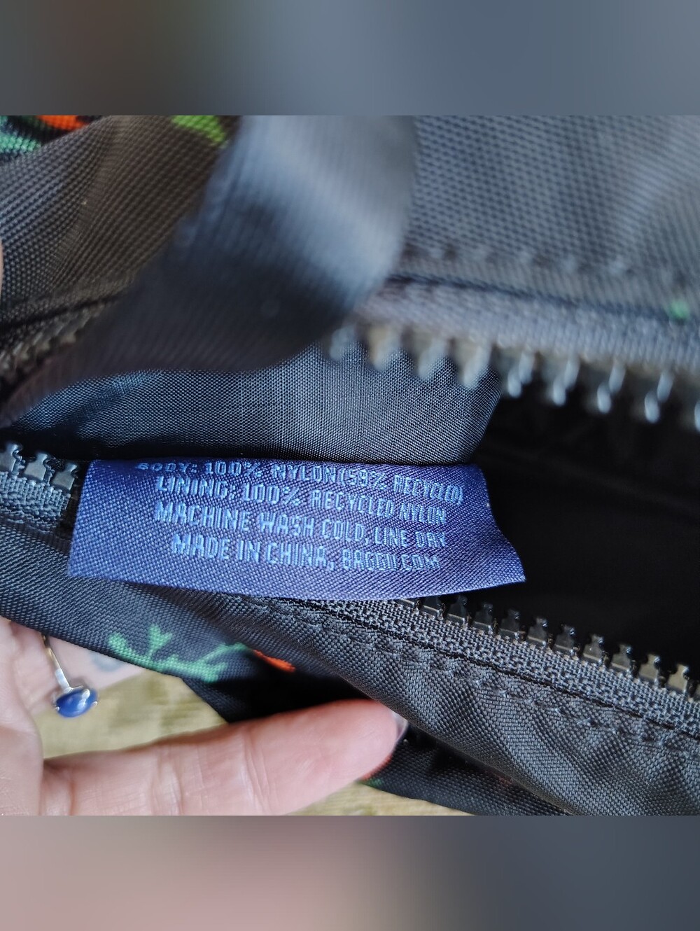 SOLD Baggu Cargo Shoulder Bag in “Painted Wildflower” Recycled Nylon Black Mini - Picture 6 of 7